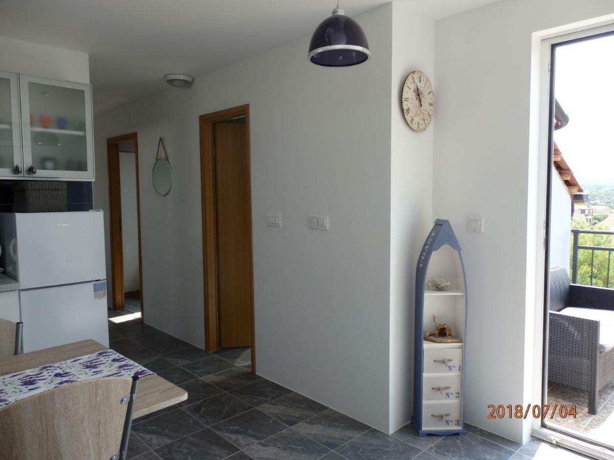 Apartman M&M Milna  Esterno foto