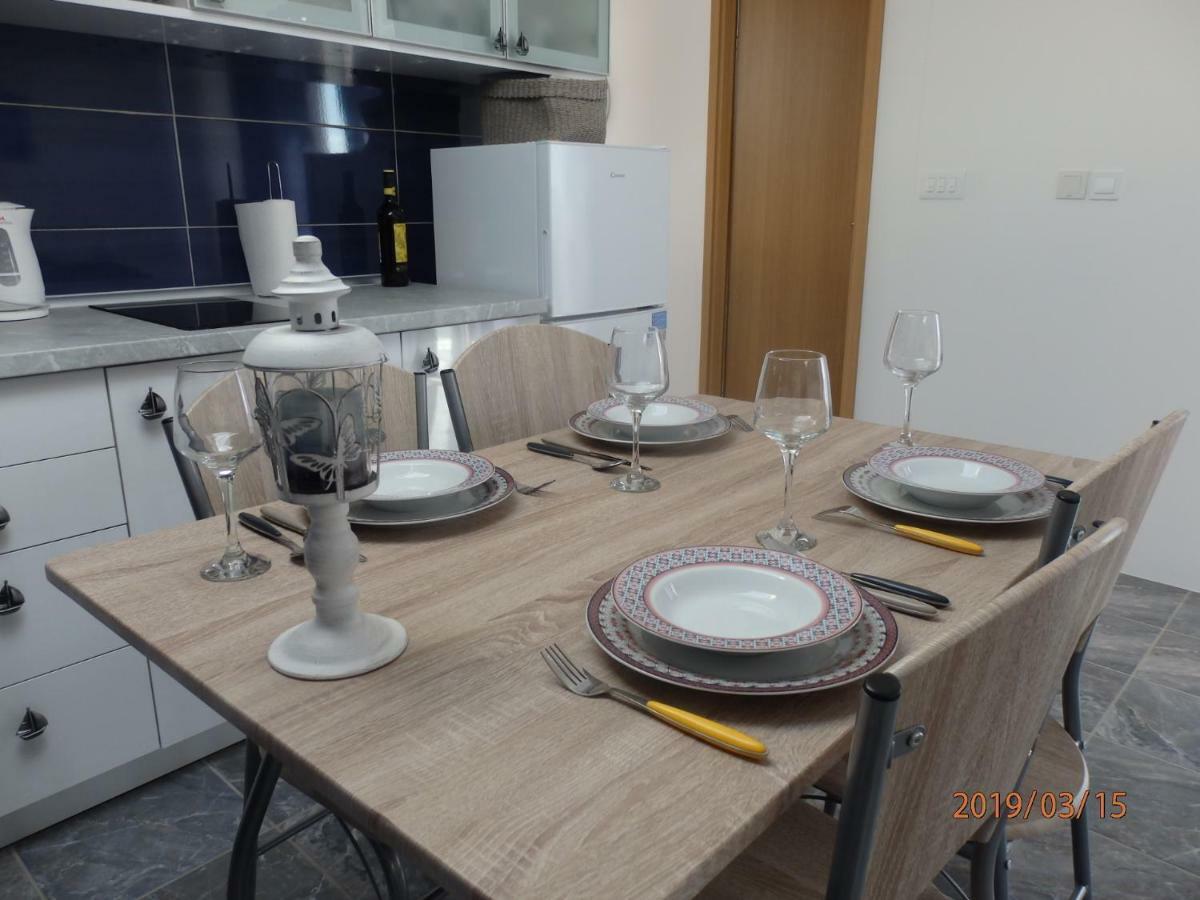 Apartman M&M Milna  Esterno foto